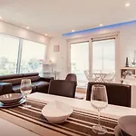 Luxury Attic With Private Pool شقة
