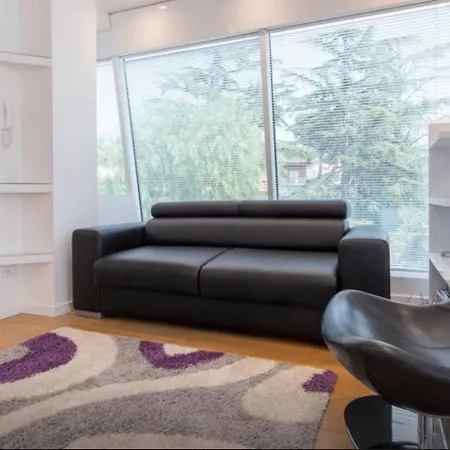Luxury Attic With Private Pool شقة