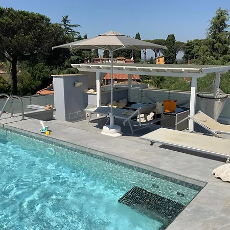 Luxury Attic With Private Pool شقة